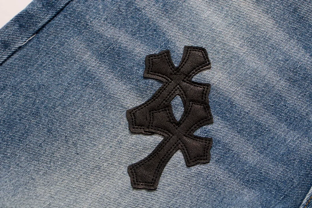P206 [Next day] Chrome Heart Cross patch leather jeans Top heavy washing process Calf leather laser cut cross Distressed silver hardware Straight version slimming the upper body High-end customized version Official guide price: ***** Color: blue and black leather Size: 28 30 32 34 (s-XL) Detailed sizes can be found in Figure 9